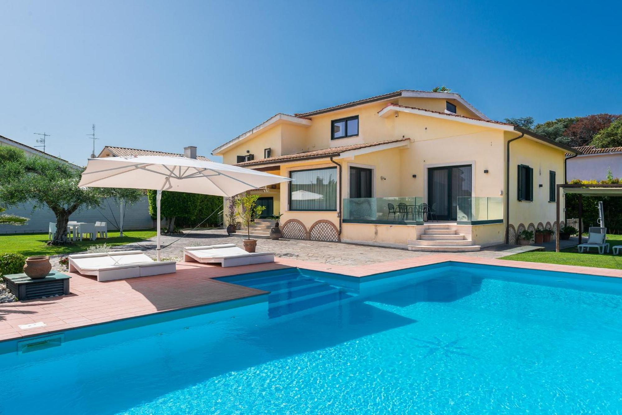 Villa Luxury Duplex In With Private Pool - Near Rome & Lido di Ostia