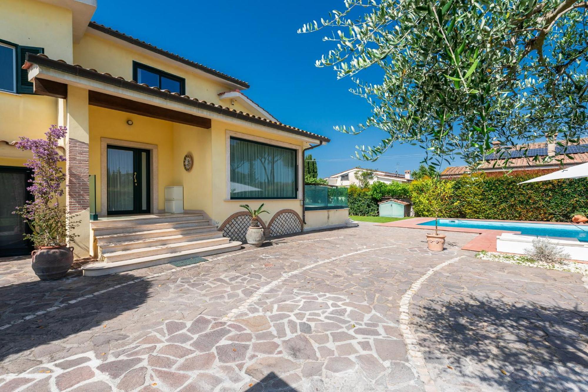 Luxury Duplex In With Private Pool - Near Rome & Lido di Ostia