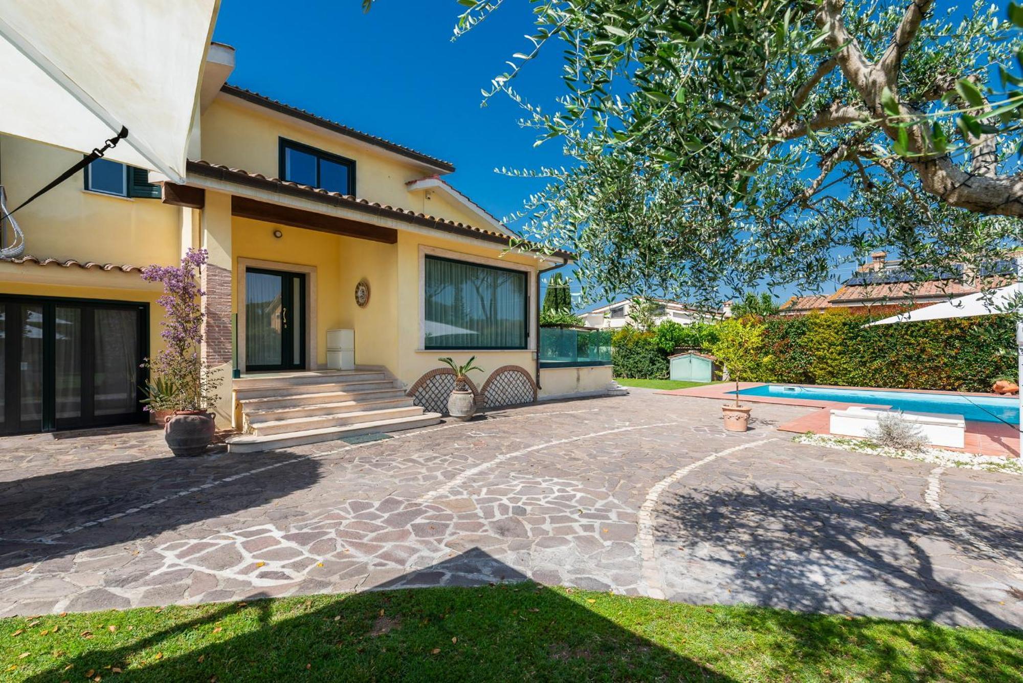 Luxury Duplex In With Private Pool - Near Rome & * Lido di Ostia