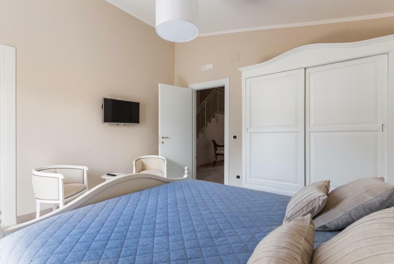 Villa Luxury Duplex In With Private Pool - Near Rome & Lido di Ostia